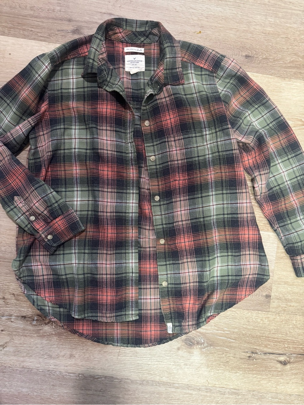 American Eagle Outfitters Green and Rust Plaid Button-Down Flannel